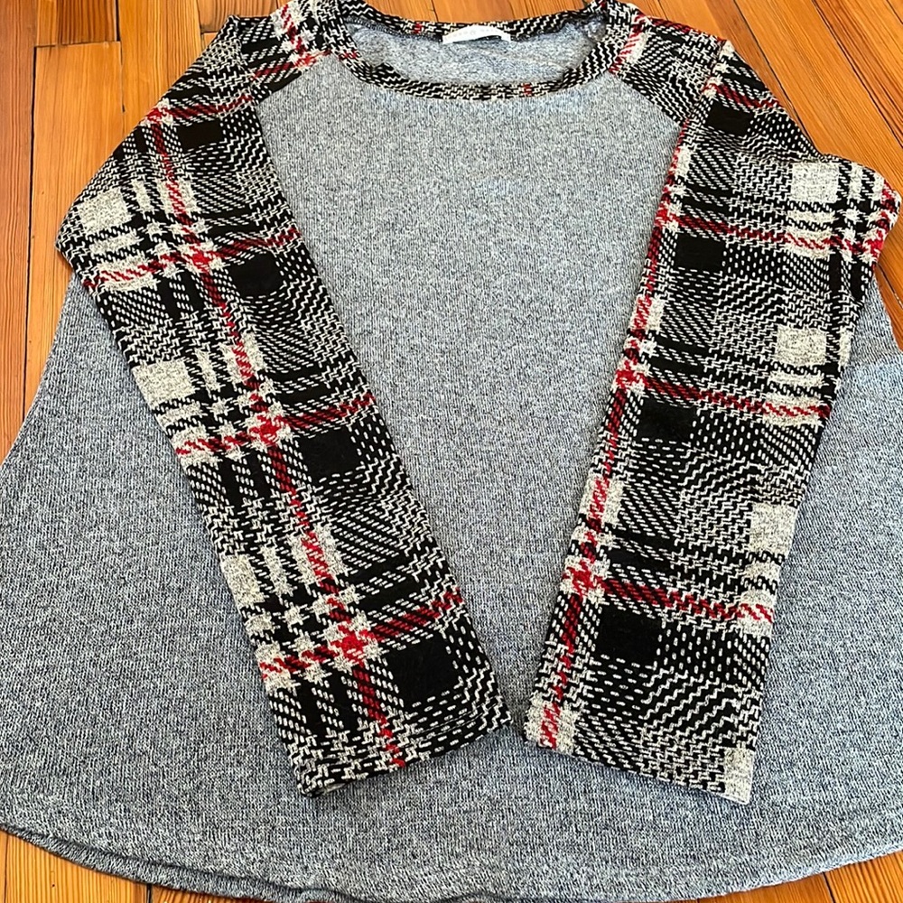 Coco & Main women's sweater size L